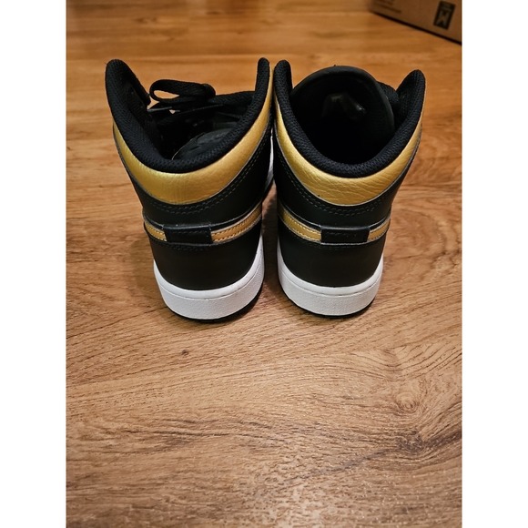 Air Jordan JV2 (GS) Big Kids' Shoes Black-Metallic Gold-White DQ8423-071 4.5Y - Picture 7 of 8